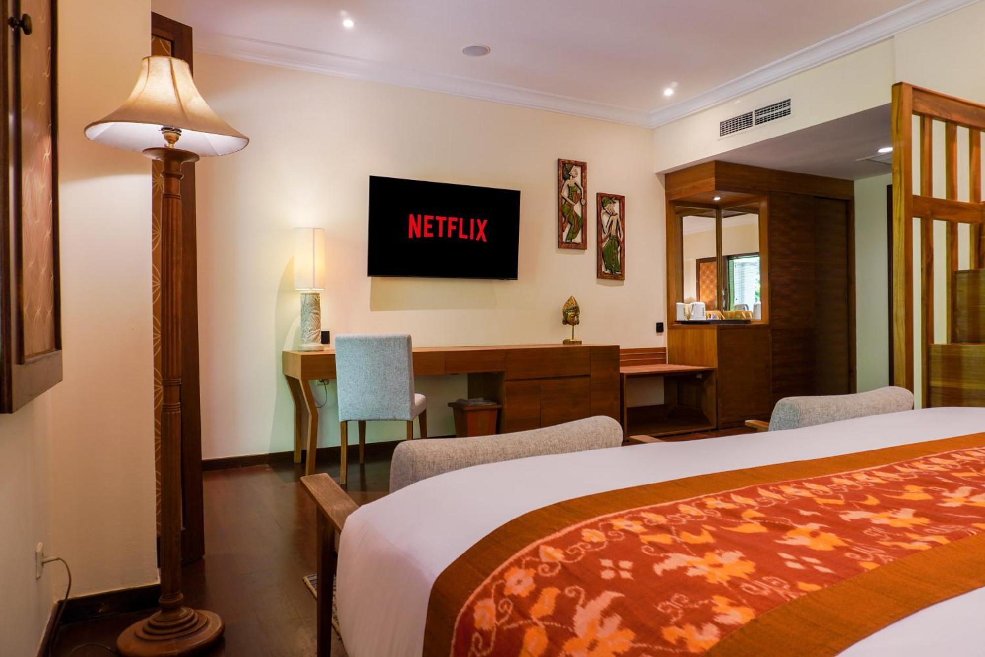 Hotel Nikko Bali Benoa Beach Nusa Dua  Esterno foto Netflix in a hotel room