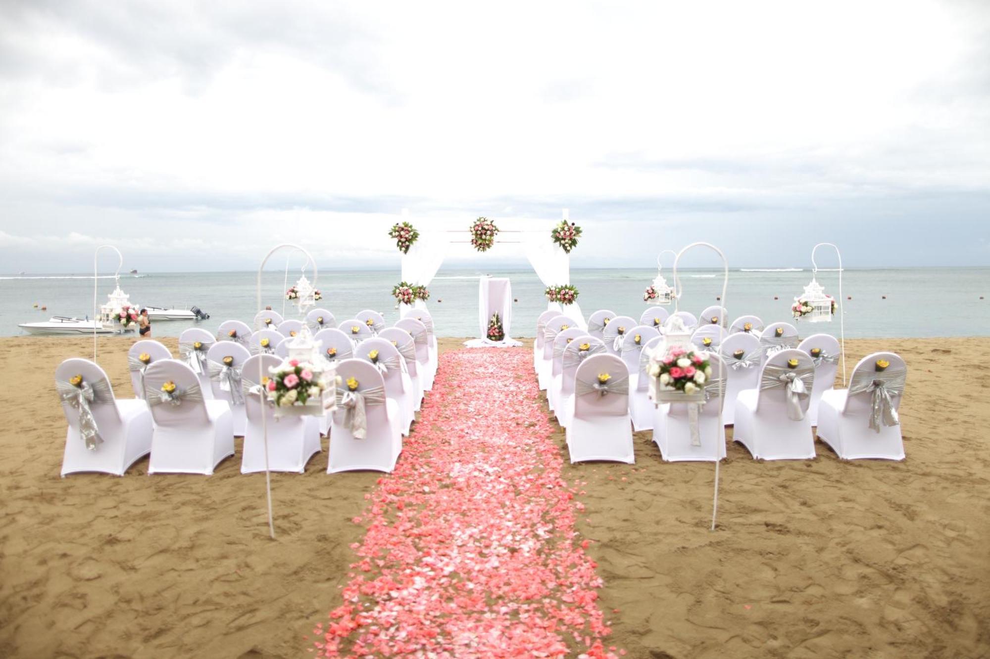 Hotel Nikko Bali Benoa Beach Nusa Dua  Esterno foto A beach wedding in Pattaya, Thailand