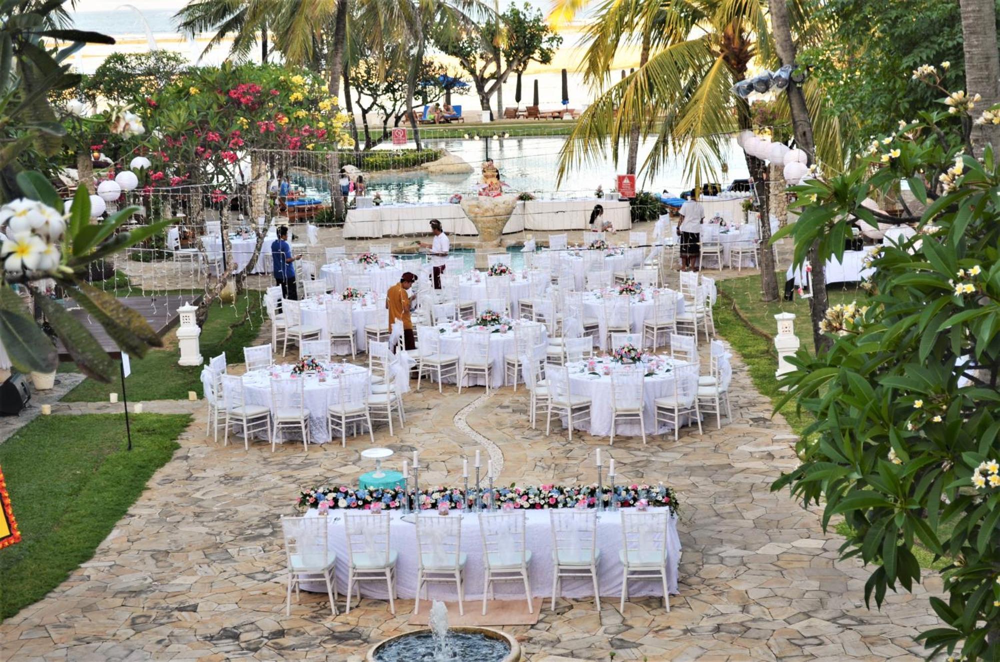Hotel Nikko Bali Benoa Beach Nusa Dua  Esterno foto A wedding reception at a resort