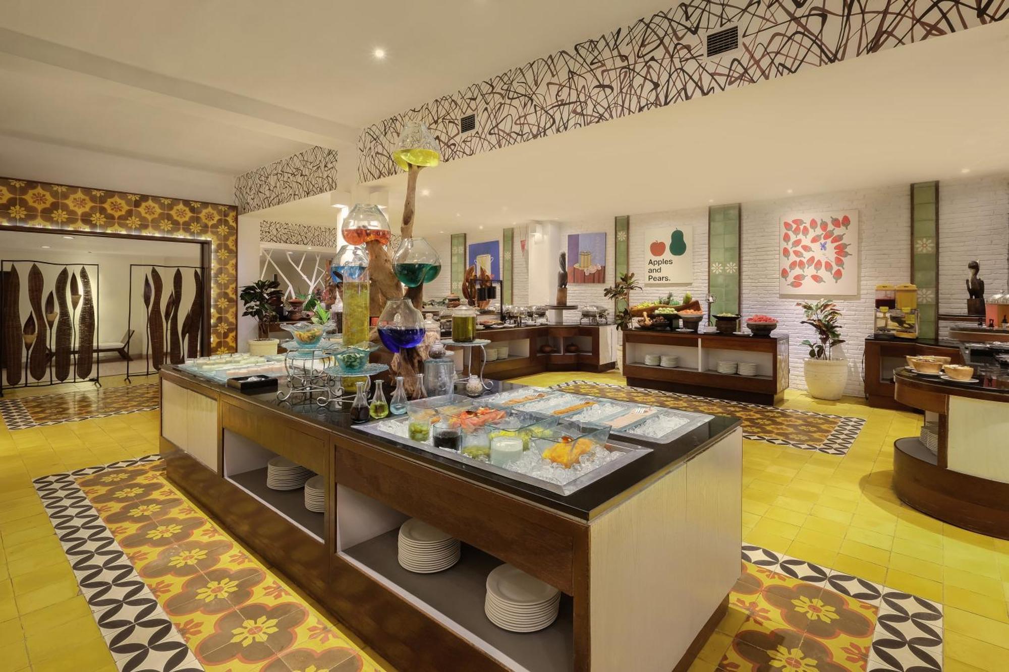 Hotel Nikko Bali Benoa Beach Nusa Dua  Esterno foto The buffet at the hotel
