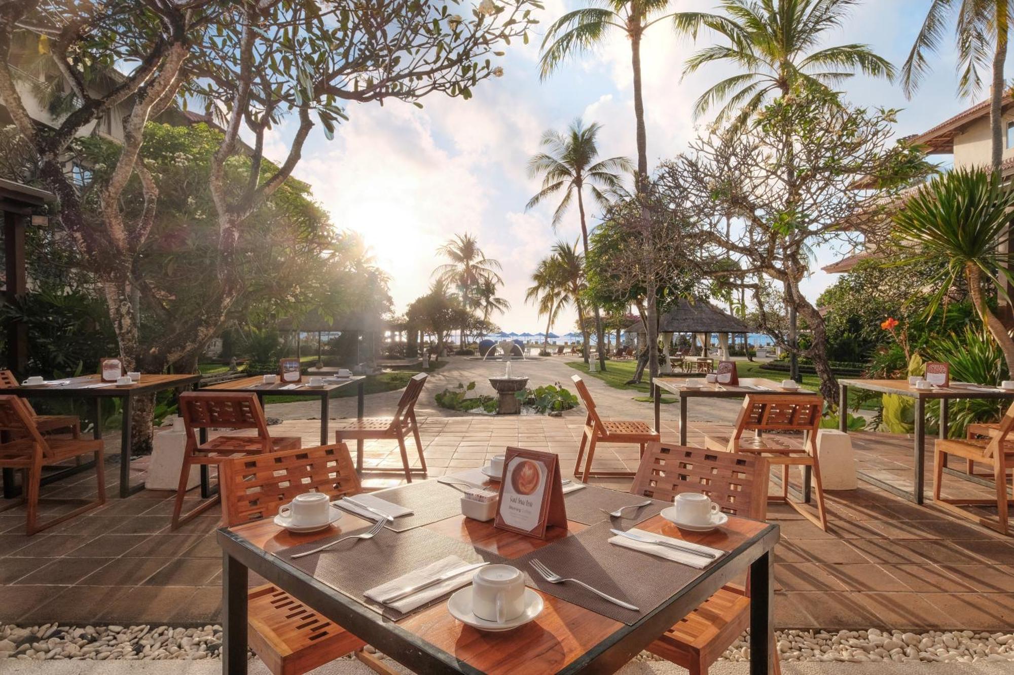 Hotel Nikko Bali Benoa Beach Nusa Dua  Esterno foto The Deck