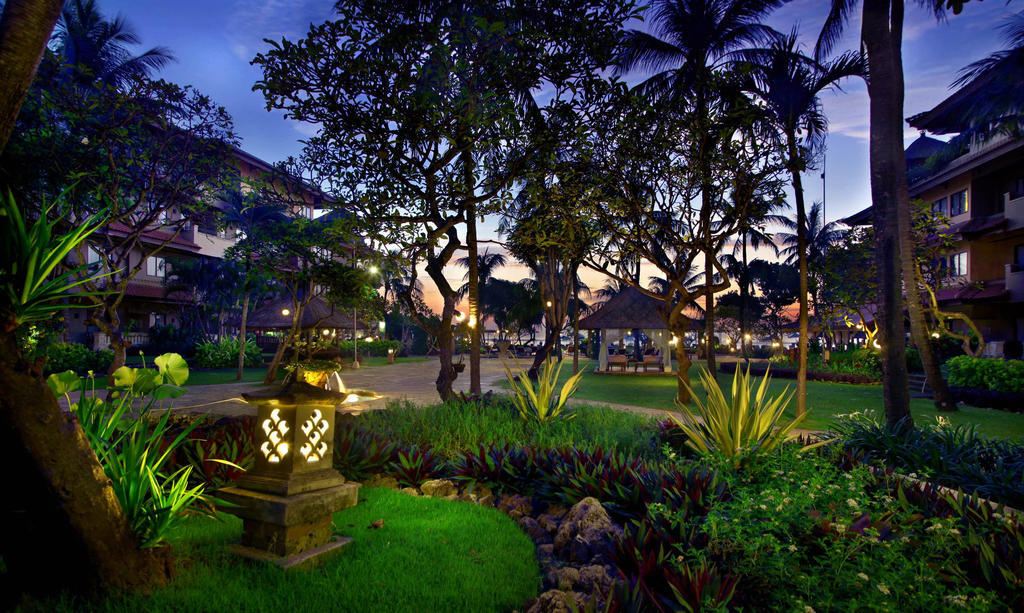 Hotel Nikko Bali Benoa Beach Nusa Dua  Esterno foto The garden at the hotel