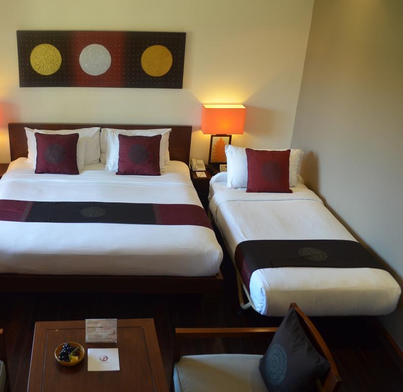 Hotel Nikko Bali Benoa Beach Nusa Dua  Esterno foto A hotel room with a king bed and a single bed